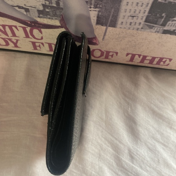 Gucci black compact 🌹leather wallet Great used Condition - Picture 3 of 12